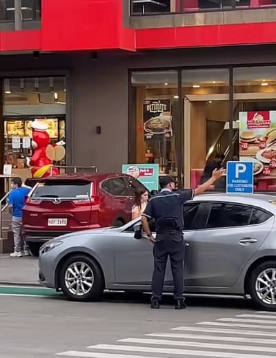 马尼拉交警伙同擦玻璃的小菲专坑中国人